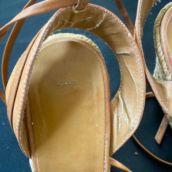 Summer woven sandals. ♻️ upcycle, recycle ♻️ it has a lot of potential. - Picture 5 of 7